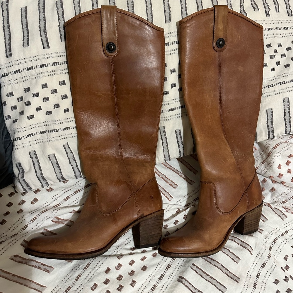 Light brown Frye boots 8 1/2